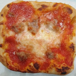 Pizzetta rossa  Margherita con salsiccia