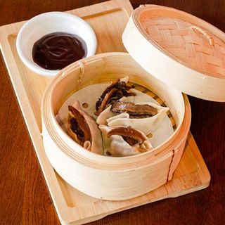 Gyozas de pato assado com boletos