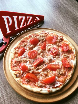 თინუსის პიცა (ცივი) საშუალო 4 ნაჭერი