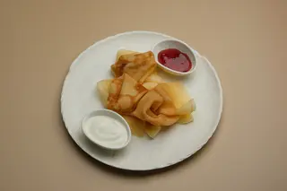 Блины с джемом и сметаной (300г)