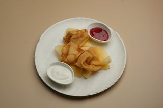 Блины с джемом и сметаной