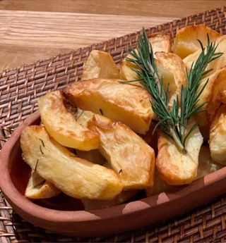 Cartofi cu rozmarin la cuptor 1000g