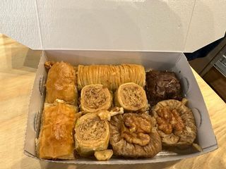 Малка кутия микс орех (350г)