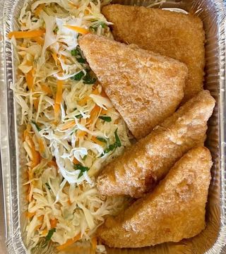 Кашкавал пане със зелева салата