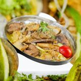 Друсано свинско филе с праз и гъби