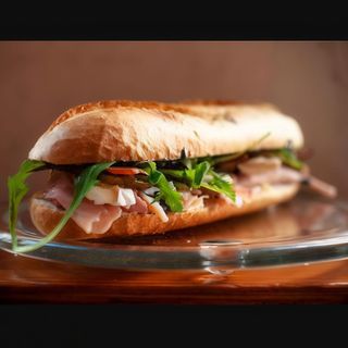 Bocadillo Combinado De Lomo Fresco