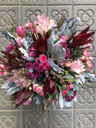 Ramo De Flores Variadas De Colores Rosados Pequeño