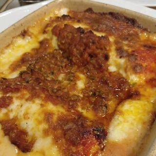 Canelones Con Bechamel, Queso Y Carne Picada