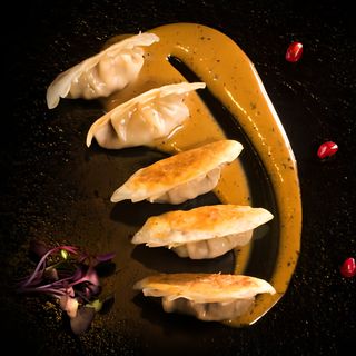 Гьoза с октопод и черен чесън (200г)