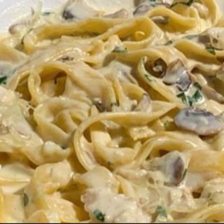 «ФАРФАЛЛЕ С КУРИЦЕЙ И ГРИБАМИ»