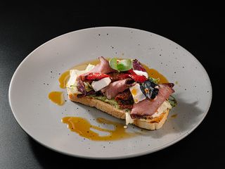 Брускета з Ростбіфом