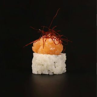 39 Uramaki spicy salmone