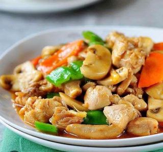 Pollo Con Champiñones