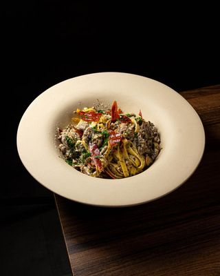 Tagliatelle al tartufo e salsiccia