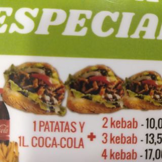 3 Kebab ternera o pollo dentro ensalada, salsa. Y patatas y cola 1 L.