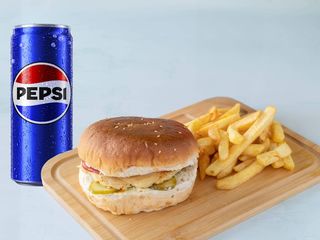 Chicken burger, pomfrit i Pepsi