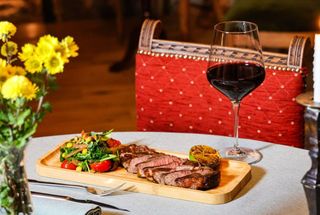 რიბაი სტეიკი ისპანახის გარნირით