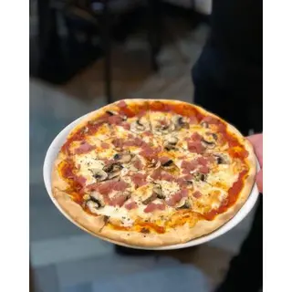Pizza Prosciuto e funghi (REINA)