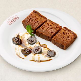 Baba Neagra cu iaurt