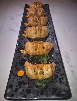 GYOZAS DE POLLO Y VERDURAS (6 UND)