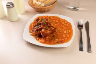 Ciolan de porc si iahnie de fasole