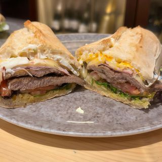 2 Lomitos Argentinos + 2 Bebidas + 2 patatas