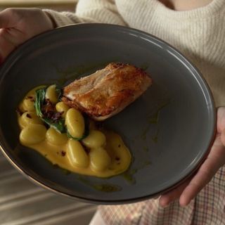 Куряче філе з чорізо, ньоккі і сирним соусом 