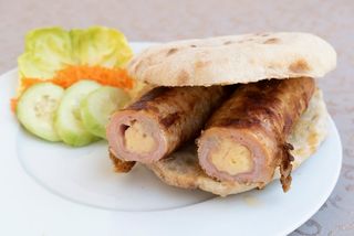 Punjena vesalica (salse e insalate a scelta)