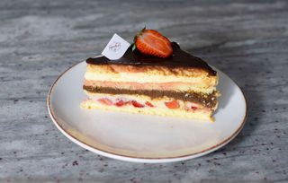 ტორტი სამი კრემით