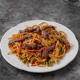 Tallarines Fritos con Ternera