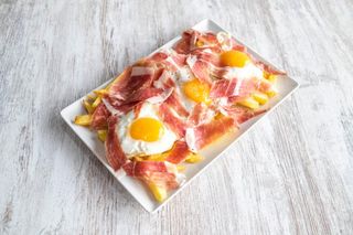 Huevos Rotos con Jamón Ibérico