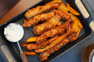 Pileći štapići pohovani u crnom susamu 400gr