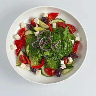 Салат овочевий з українською бринзою