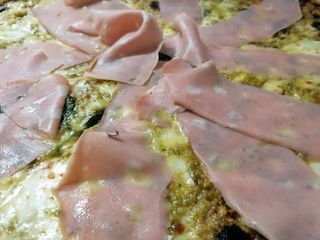 Pizza mortadella