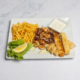 Lignje na žaru i prilog, tartar umak 160g