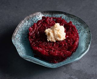Salată de sfeclă roșie cu hrean