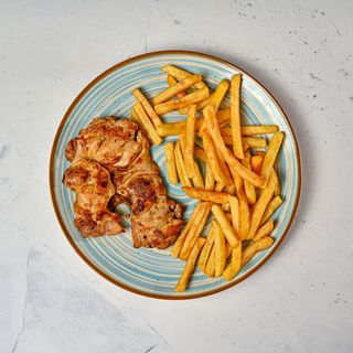 Piletina na žaru i pomfrit