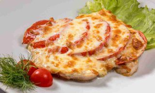 Відбивна з помідором та сиром (200г)