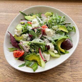 Зелений салат з авокадо