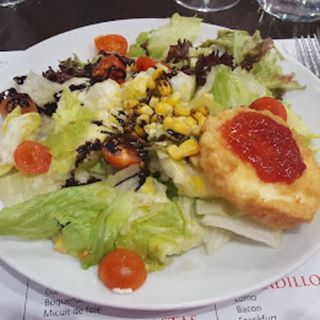 Amanida De Rulo De Cabra I Fruits Secs