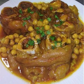 Codillo De Ternera Con Garbanzos
