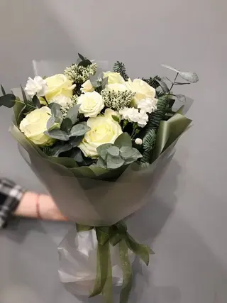 Buchet roses white