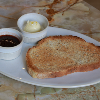 Pan de hogaza tostado mermelada