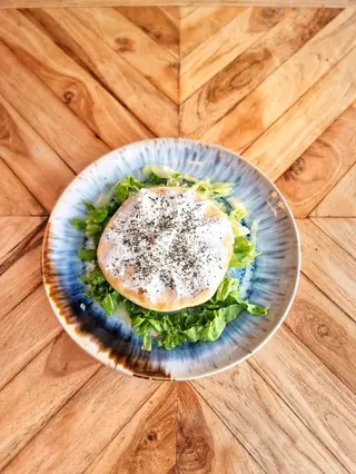 Manakish de Labneh (Vegetariano)