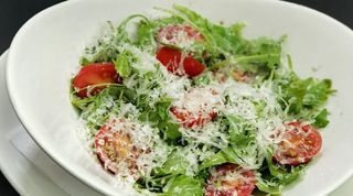 Rukola, cherry i parmesan salata