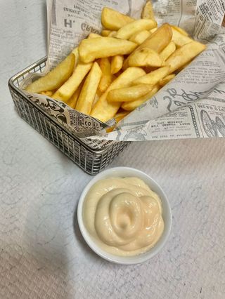 Ración De Patatas Alioli