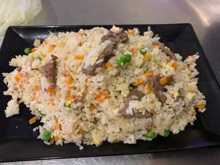 23. Пържен ориз с телешко, зеленчуци и яйца (900г)