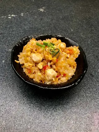 Fried rice with egg, veggies & chicken
