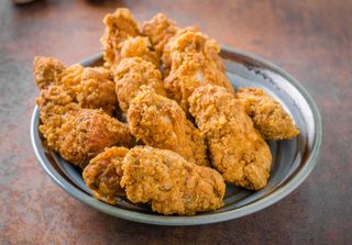 Alette di pollo fritte