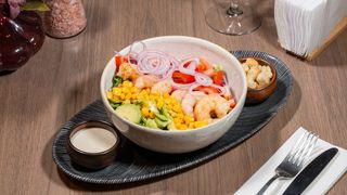 SALATA CU CREVETI SI AVOGADO